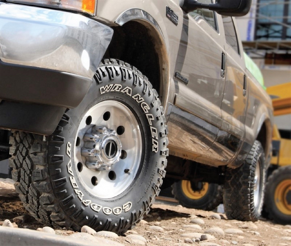 Goodyear-Wrangler-DuraTrac-2