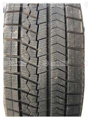 Bridgestone Blizzak VRX 235/45 R18 94S